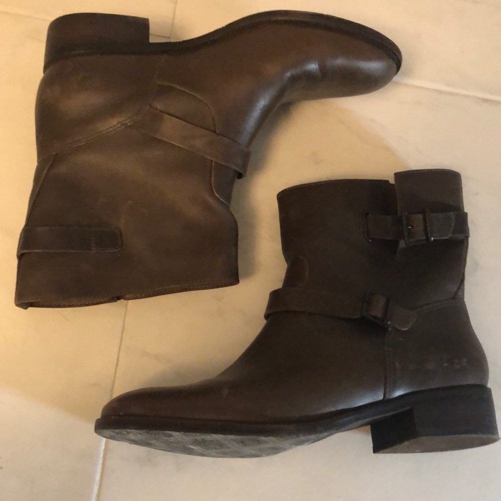 Ugg’s dark brown leather short boots. Side buckles. Low heel. EUC!